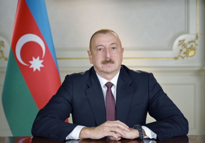  Le président Ilham Aliyev présente ses condoléances à la famille de Robert Hossein 