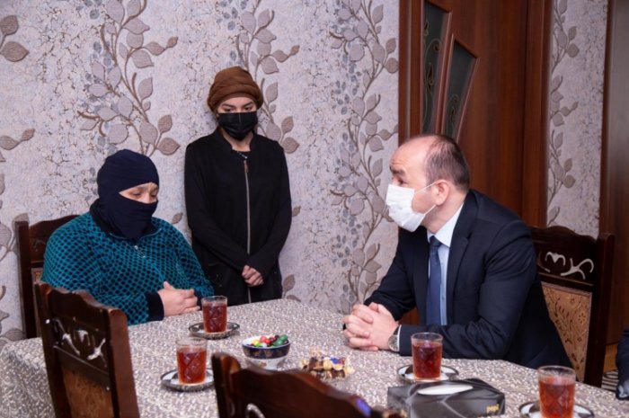 Şəhid ailələrinə təqaüd kartları təqdim edildi