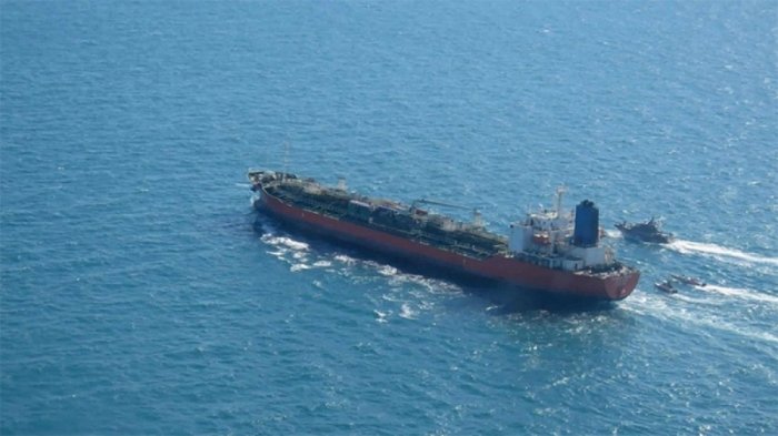 İranda saxlanılan tankerin heyət üzvlərinə cinayət işi açıldı