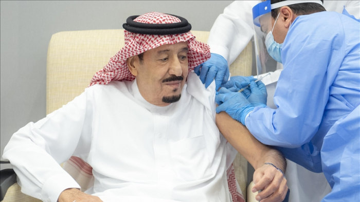   الملك السعودي يتلقى الجرعة الأولى من لقاح كورونا  