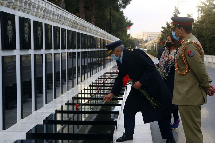  Pakistanın aviasiya marşalı Bakıya gəldi 