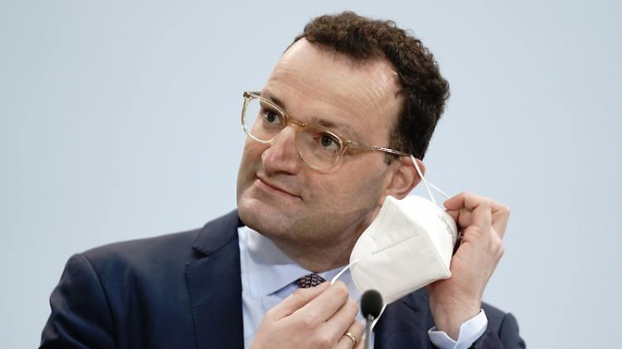   Spahn: Auch im Februar Beschränkungen  