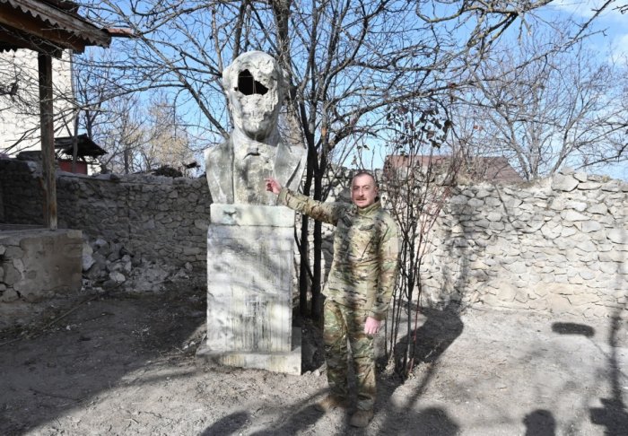 İlham Əliyev Bülbülün ev muzeyində -  FOTO  