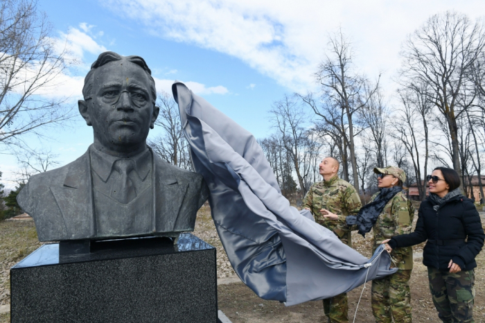   "Geschälte Statuen" von Hadschibeyli, Natavan und Bülbül kehrten nach Schuscha zurück  