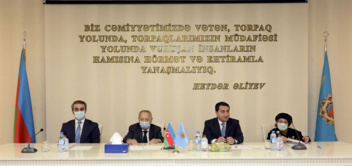   Hikmet Hajiyev asistió a una reunión de la Organización de Veteranos   