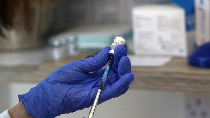 Jefe de la OMS: "Las perspectivas de una distribución equitativa de las vacunas contra el covid-19 están en grave riesgo"