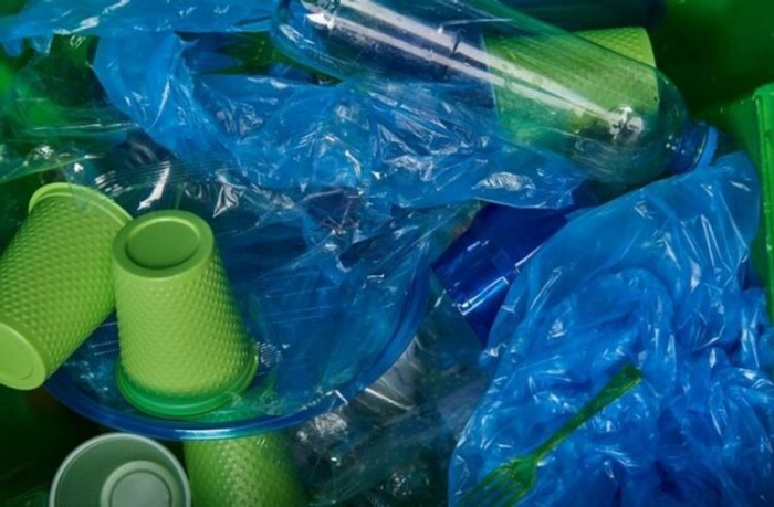   Se prohibe la importación de bolsas y envases de plástico  