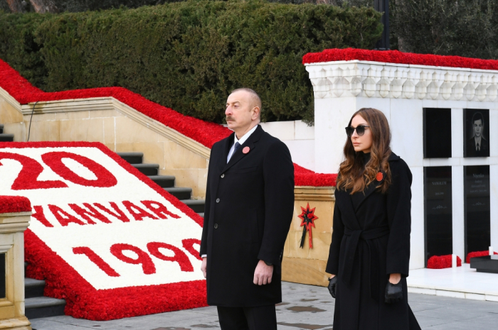 Ilham Aliyev y primera dama Mehriban Aliyeva visitan el Callejón de los Mártires - FOTOS+VIDEO