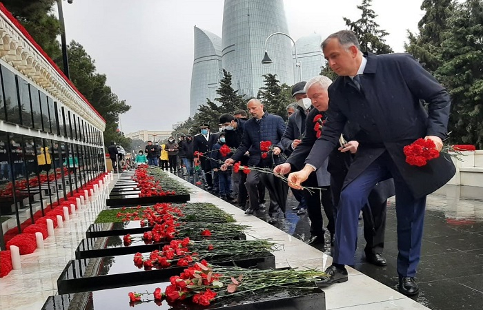 El embajador de Georgia en Azerbaiyán conmemora a los mártires del 20 de enero 