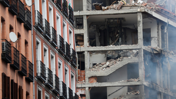   Al menos dos muertos en una fuerte explosión de gas en un edificio en el centro de Madrid   