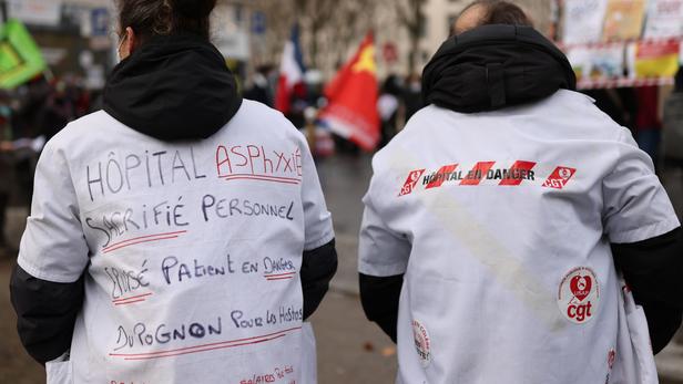     France:   des milliers de professionnels de la santé défilent pour dénoncer leurs conditions de travail  