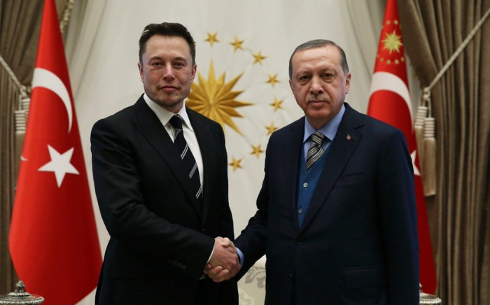 Erdogan y Musk discuten por teléfono la cooperación en el desarrollo de tecnología espacial