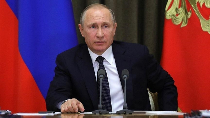 Putin signs bill extending nuclear arms treaty with US