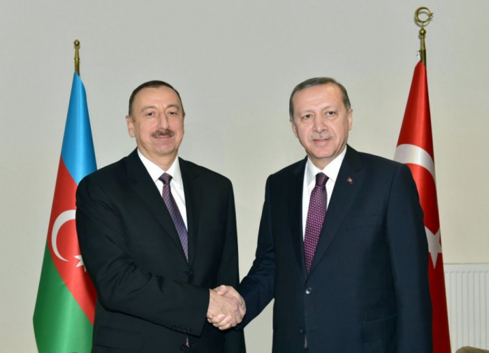   Le président Ilham Aliyev donne un coup de fil au président turc  