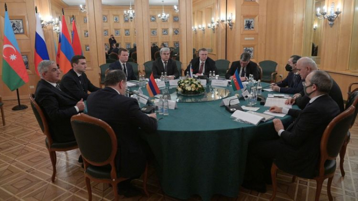  المسؤولون الأذربيجانيون والروس والأرمن يلتقون في موسكو 