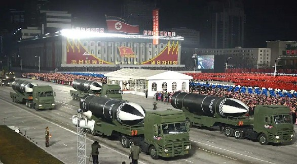 كوريا الشمالية تستعرض صواريخ باليستية جديدة بعد مؤتمر الحزب الحاكم