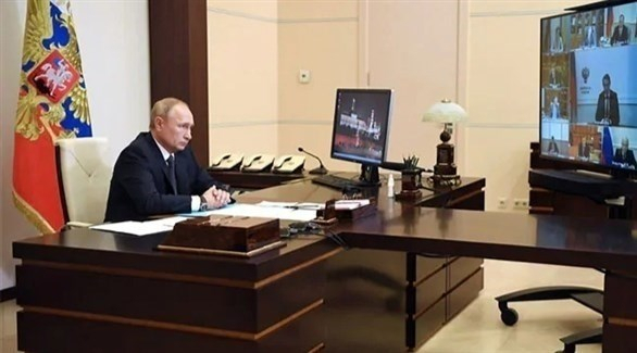 بوتين يندد بمجموعات الانترنت العملاقة ويتهمها بأنها أصبحت "منافسة للدول"