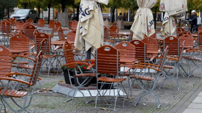 Politiker sprechen von längerem Lockdown