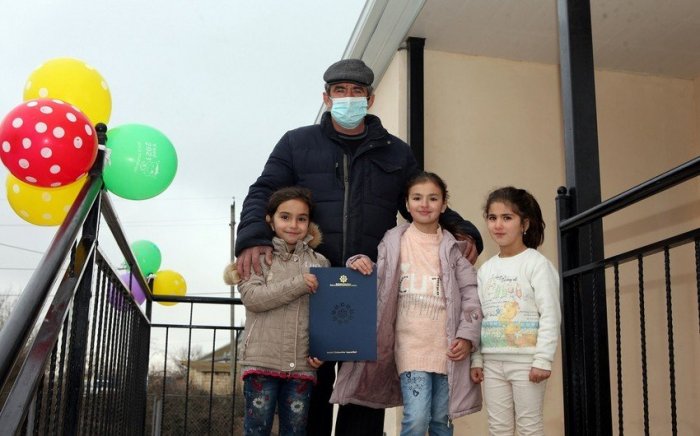 20 şəhid ailəsinə və Qarabağ əlilinə ev verildi