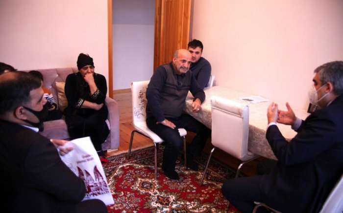 Daha bir şəhid ailəsinə təqaüd kartı təqdim edildi  
