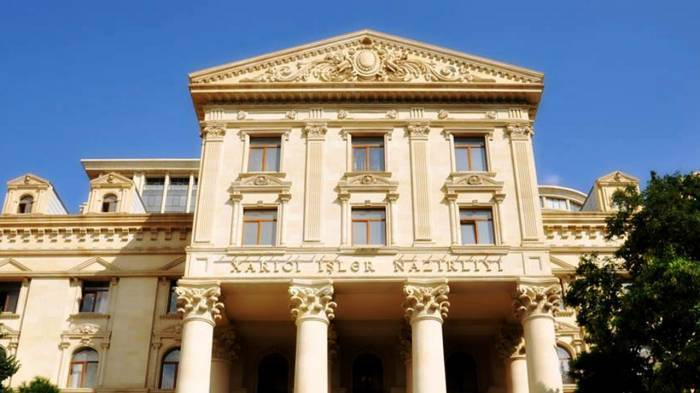  Le ministère azerbaïdjanais des Affaires étrangères partage une publication liée à l