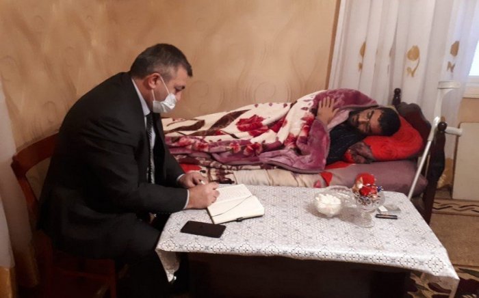 Nazirlik qazi və qardaşına kömək etdi 