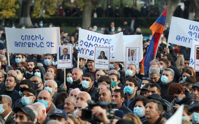   Armenians hold protest rally outside Armenia parliament  