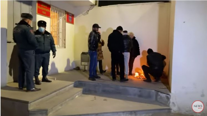 Ermənistanda əsgər valideynləri oturaq aksiya keçirir -  VİDEO  