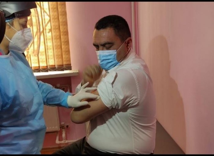 Deputat koronavirusa qarşı peyvənd olundu