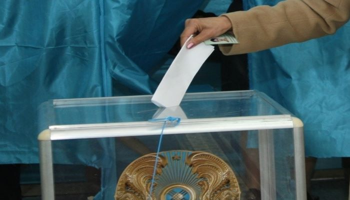 Qazaxıstanda hakim partiya seçkilərdə liderdir