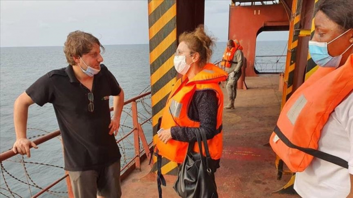   سفيرة تركيا تلتقي طاقم سفينة "موزارت" التي قُتل البحار الأذربيجاني فيها  