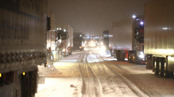 Schnee und Eis führen in Teilen Deutschlands zu Verkehrschaos