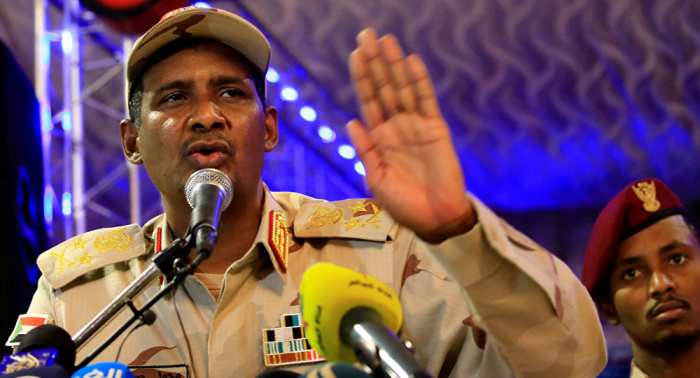 دقلو يؤكد مساندته التحول الديمقراطي وحماية الثورة في السودان