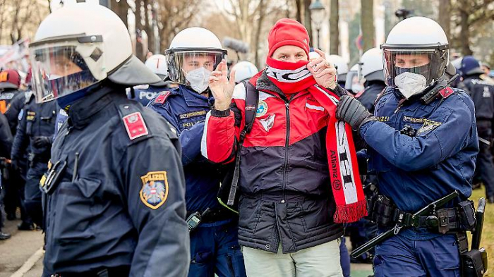 Ausschreitungen bei Corona-Protest in Wien