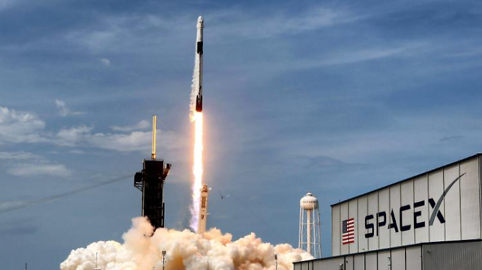 Milliardär chartert Raumflug bei SpaceX