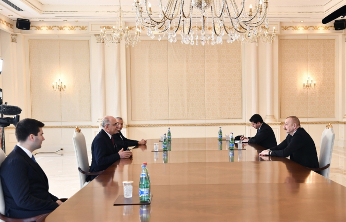  Le président Ilham Aliyev reçoit le vice-président du Parti d