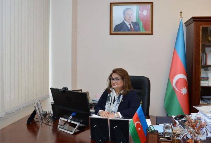 Parlamentdə gənc ailələrlə bağlı dinləmə keçirildi