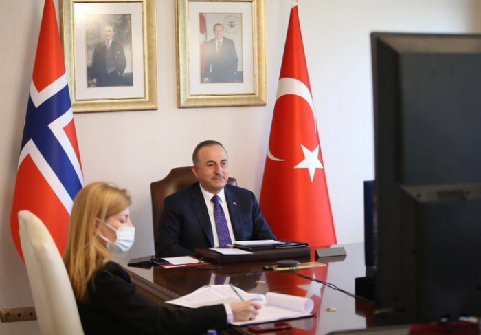   Cavusoglu abordó el asunto de Karabaj con su homólogo noruego  