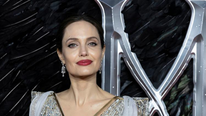 Angelina Jolie verkauft Churchill-Gemälde