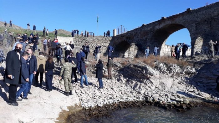    Xarici diplomatlar Xudafərin körpüsündə -    FOTO      