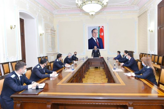 Baş prokuror hakim təyin olunan sabiq işçilərlə görüşdü