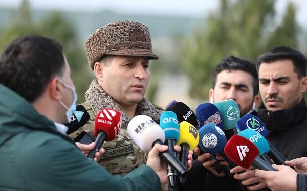   "Actualmente se analiza el curso de la guerra" -   el general azerbaiyano    