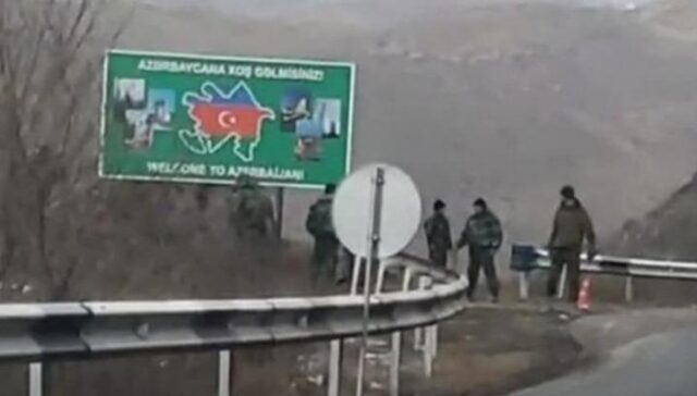  Los guardias fronterizos azerbaiyanos establecen un puesto en la carretera de Gafan 