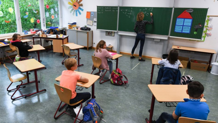 Bundesländer kündigen Schulöffnungen an – Kritik vom Lehrerverband