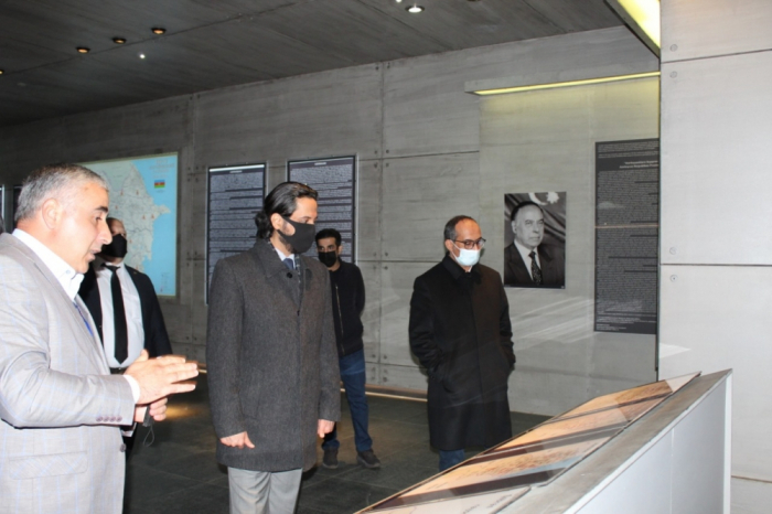   السفير السعودي لدى أذربيجان يزور مجمع مجزرة قوبا التذكاري -   صور    
