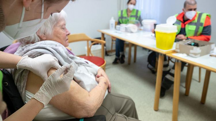   Hälfte der Pflegeheimbewohner voll geimpft  