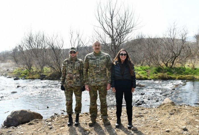   FOTOS  de la visita del presidente Ilham Aliyev y su familia a Karabaj 