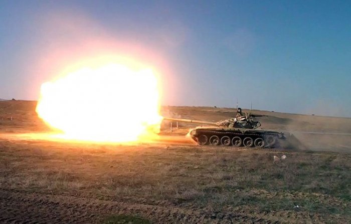Azərbaycan tankçıları döyüş atışlarını icra etdilər -  VİDEO 