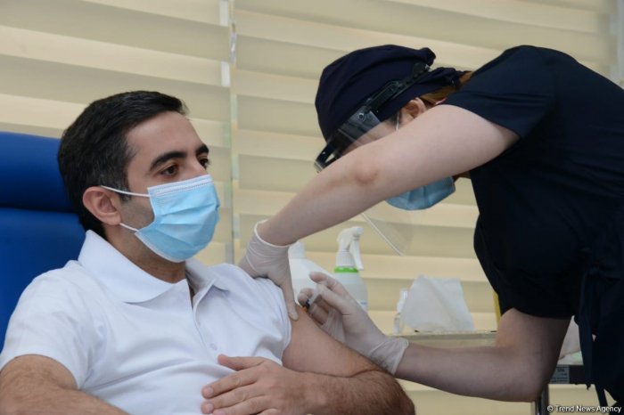 Chairmen of Azerbaijani MHI, TABIB get second dose of COVID-19 vaccine