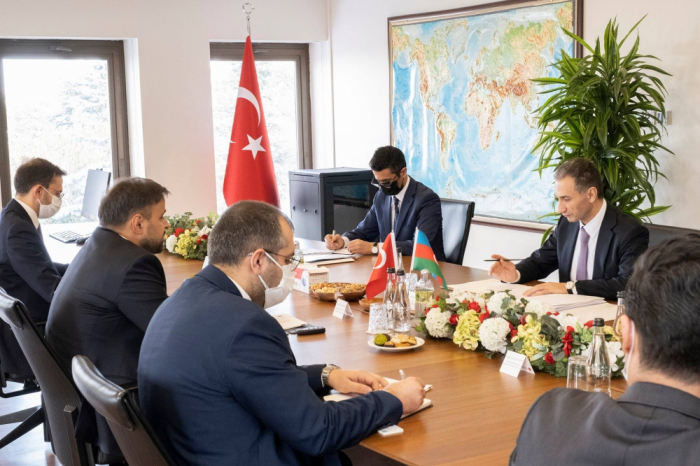   تنفيذ مشاريع مشتركة في مجال تكنولوجيا المعلومات والاتصالات بين أذربيجان وتركيا  